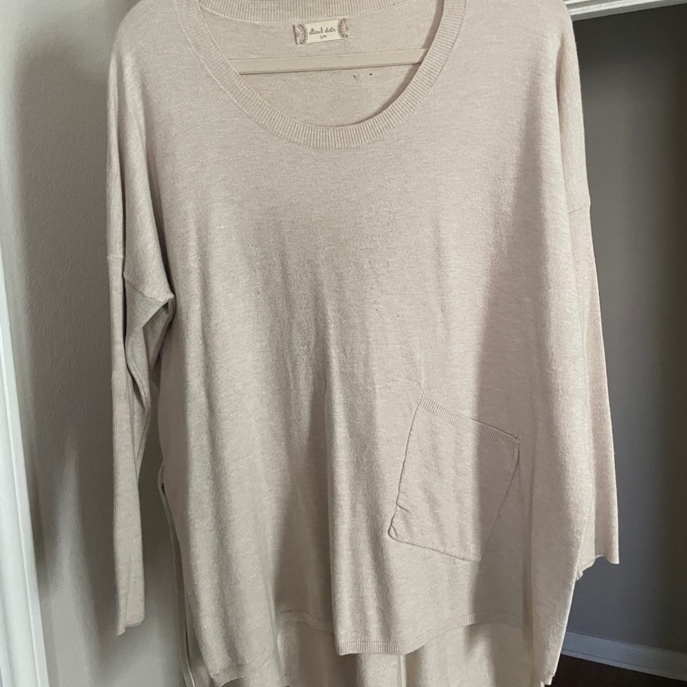 Altar’s state beige sweater